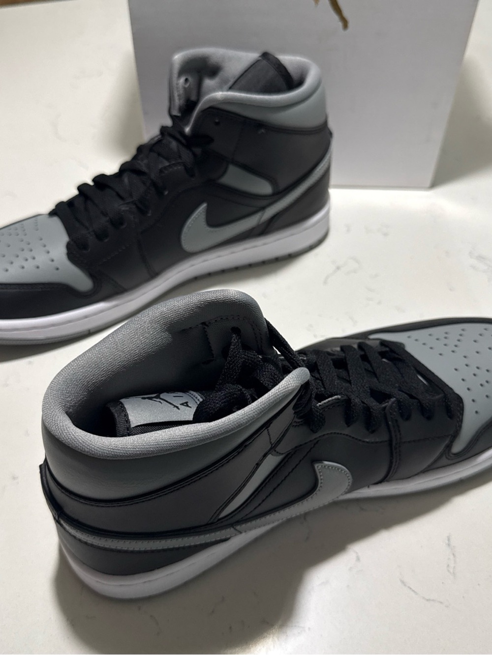 Nike WMNS Air Jordan 1 Mid Shadow Black Particle Grey BQ6472-007 Size 12W / 10.5